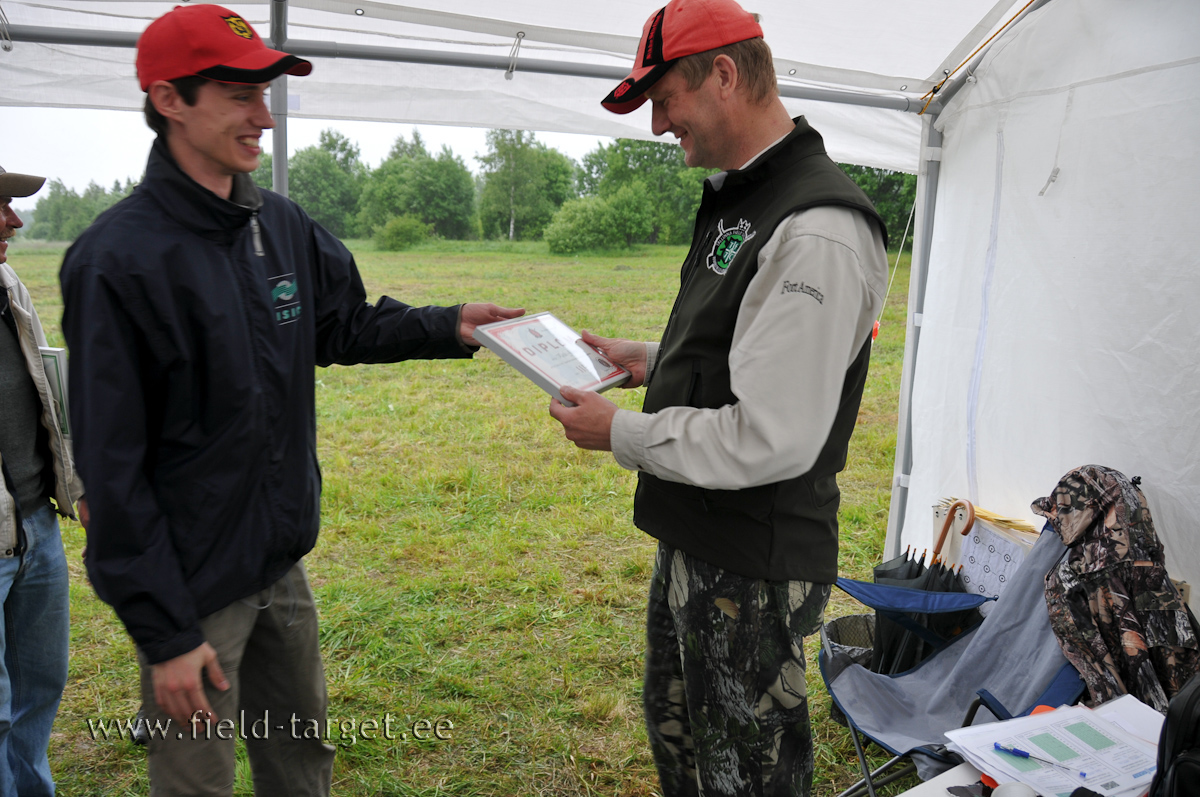 Romi annab 1. klass III koha Kaidule